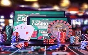Layar permainan Buffalo King menampilkan gulungan, payline, dan tabel hadiah